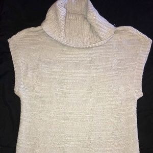 Sleeveless turtleneck